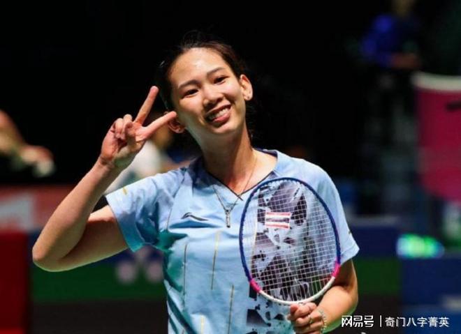 大秀订婚钻 大秀订婚钻